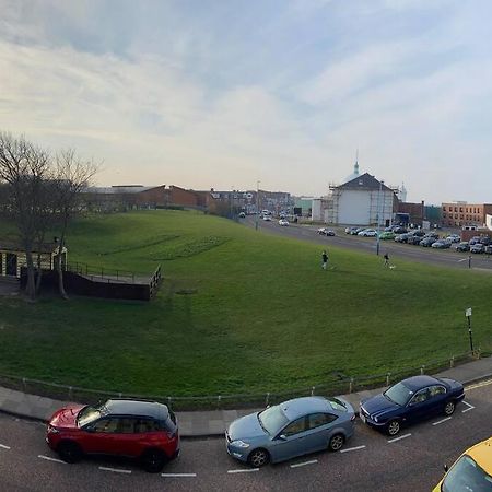 Hightide Seaside Apartment With Beach & Spanish City Views Whitley Bay Dış mekan fotoğraf